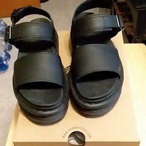Women's Dr martens size 7. Black platforms Voss